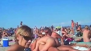 Sunny Leone bends over XXX